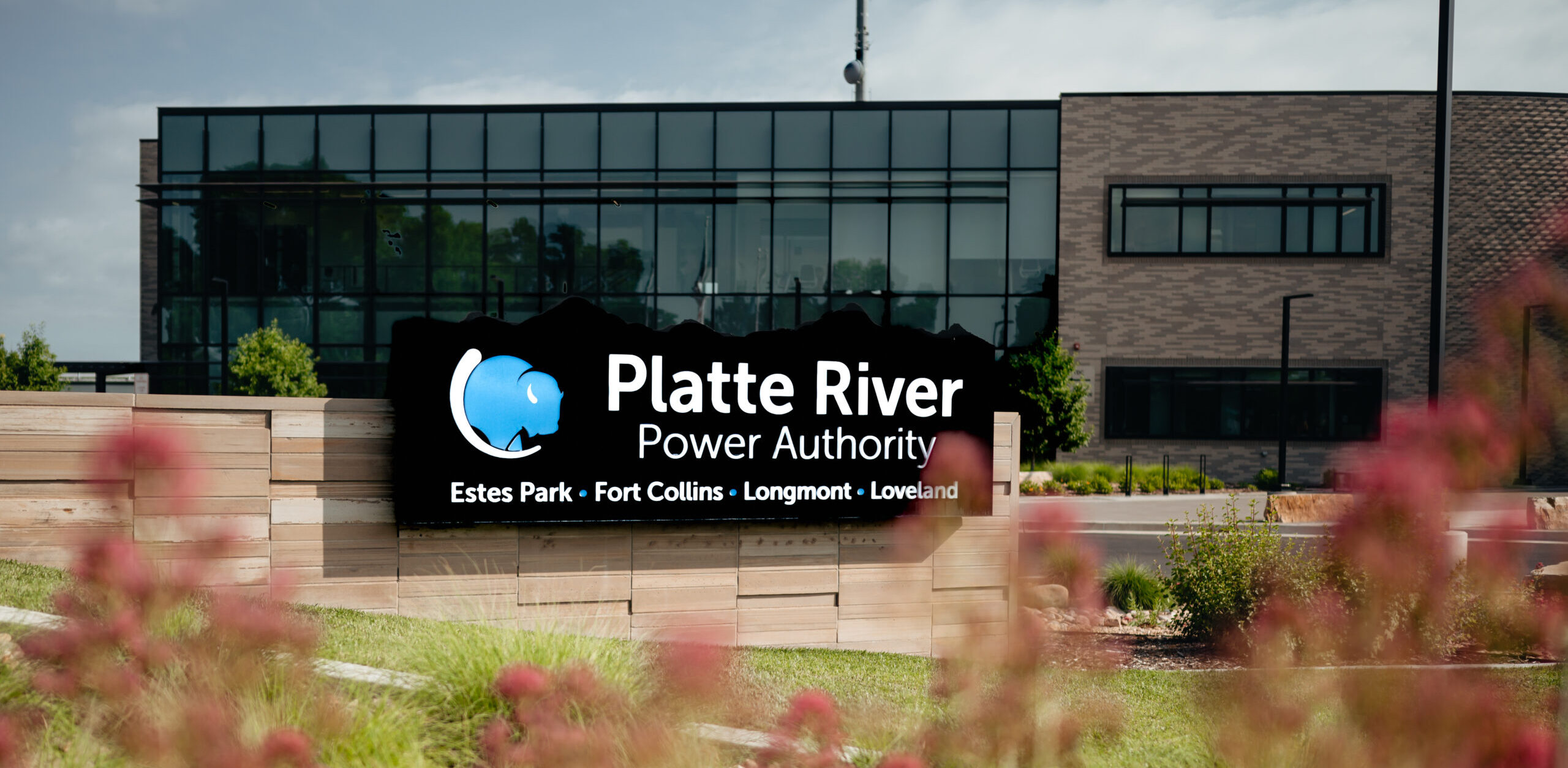 Close up shot of the Platte River logo installed outside their Headquarters